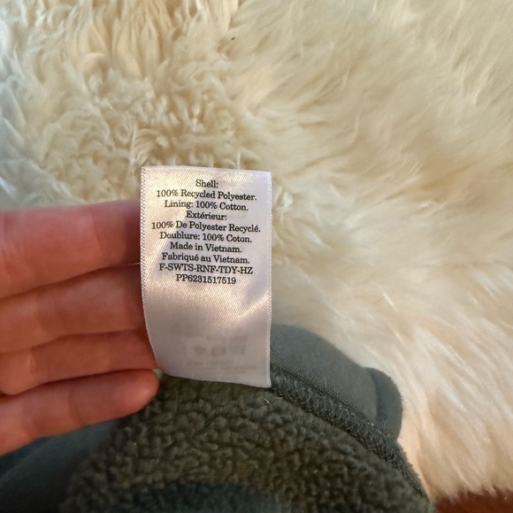 EVERLANE RENEW FLEECE IN OLIVE GREEN. OVERSIZED HALF-ZIP - Picture 5 of 5